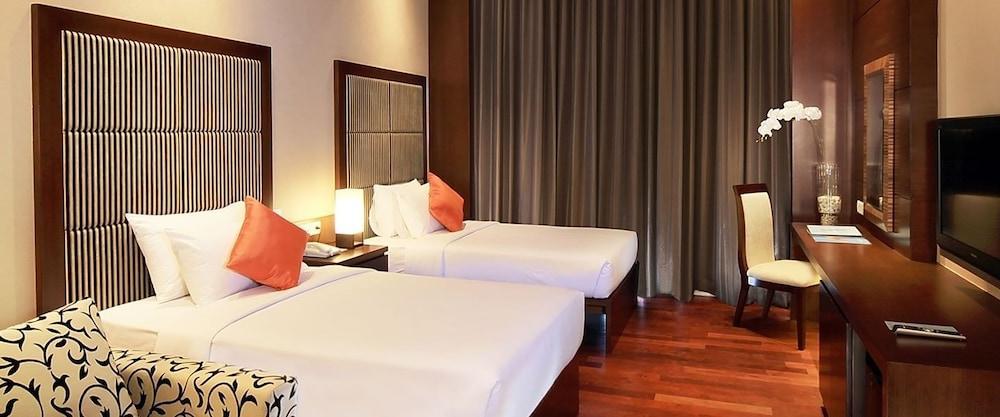 The Luxton Bandung Hotel Exterior photo