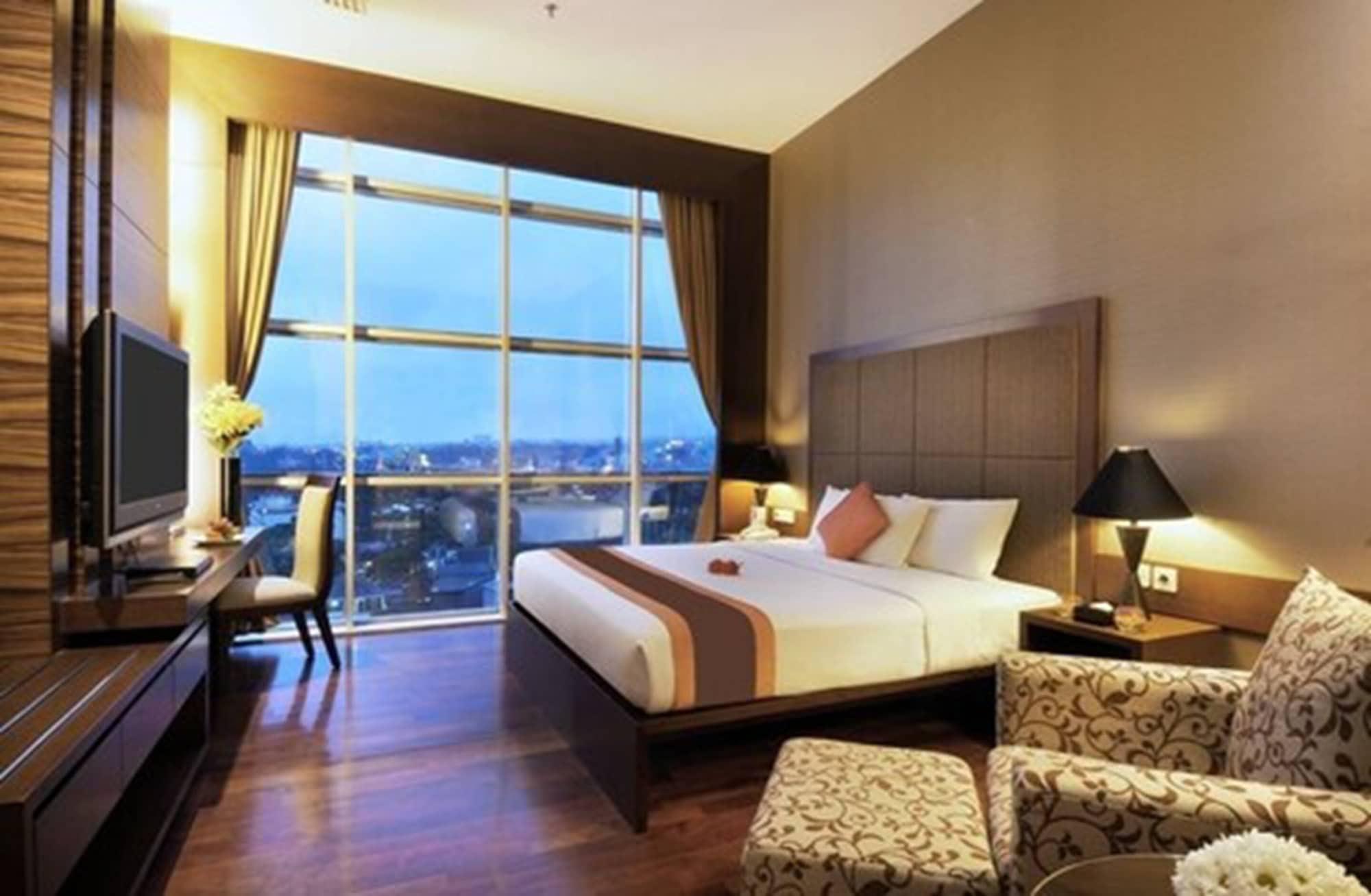 The Luxton Bandung Hotel Exterior photo