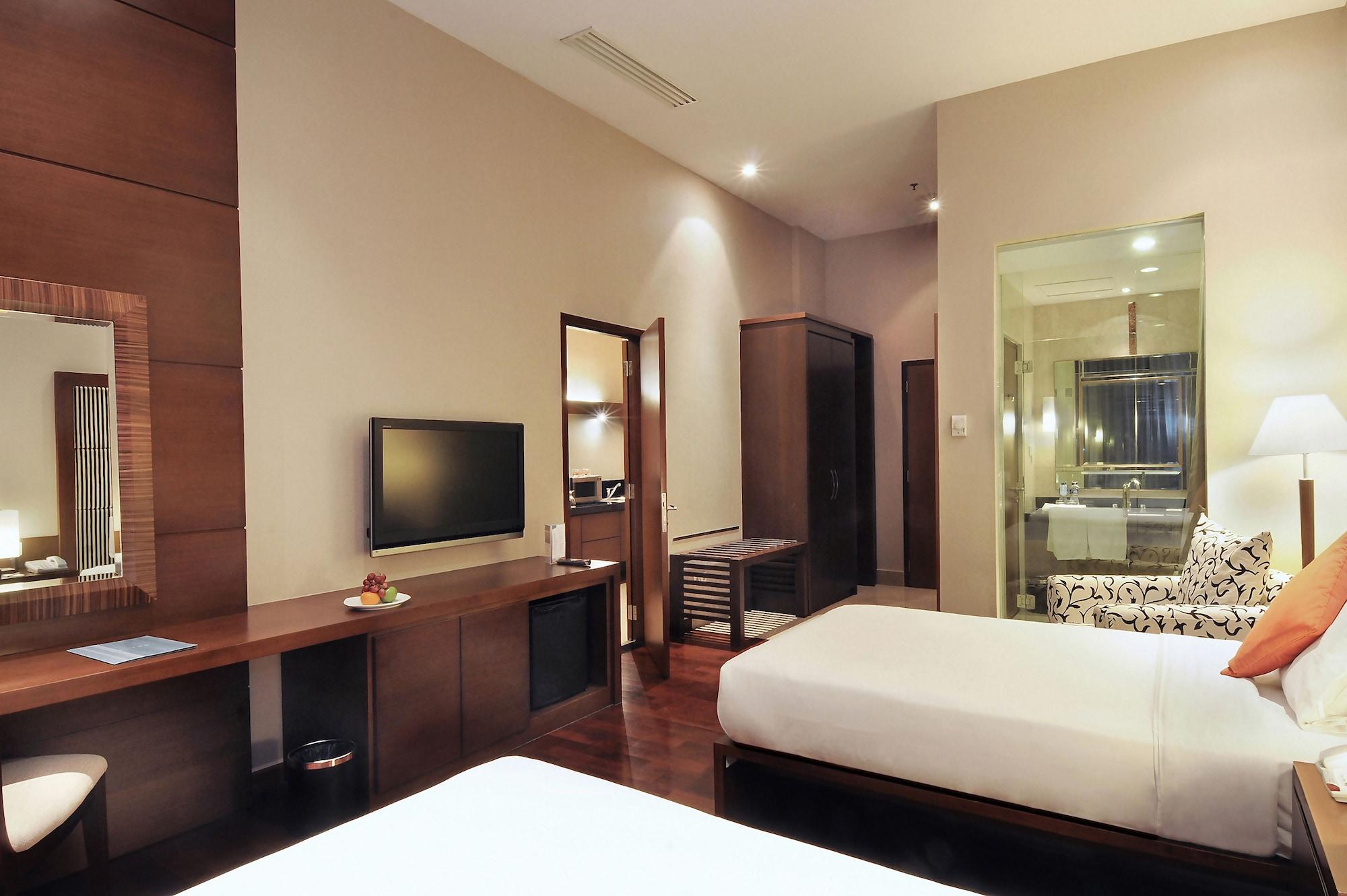 The Luxton Bandung Hotel Exterior photo