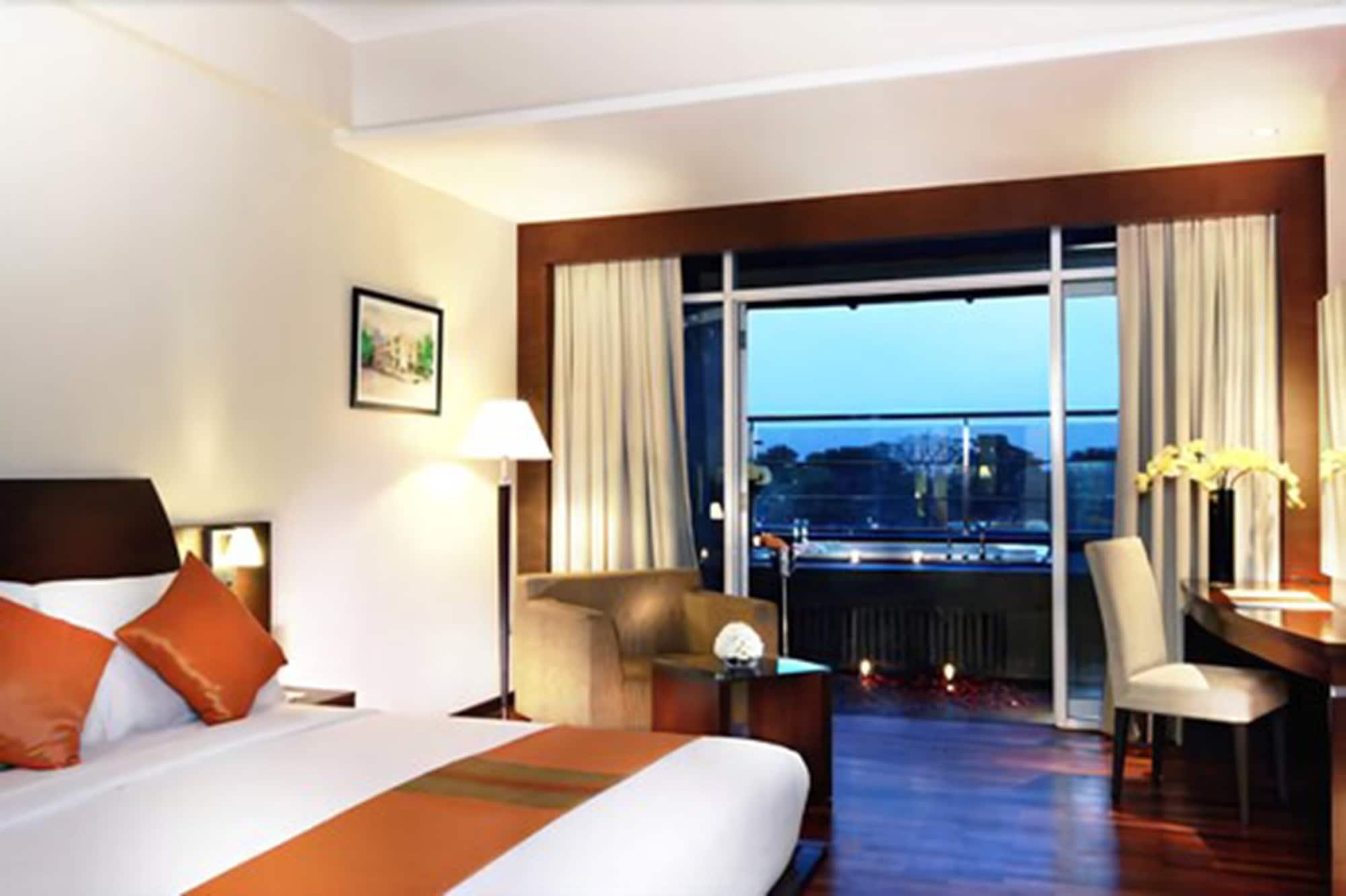 The Luxton Bandung Hotel Exterior photo
