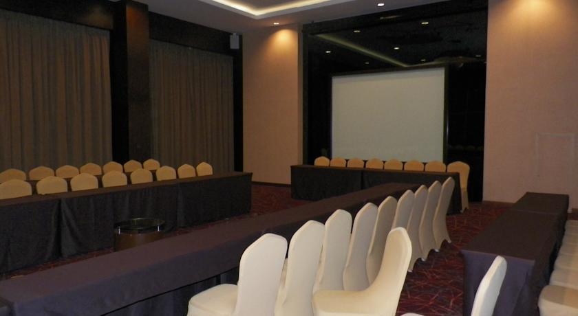 The Luxton Bandung Hotel Exterior photo