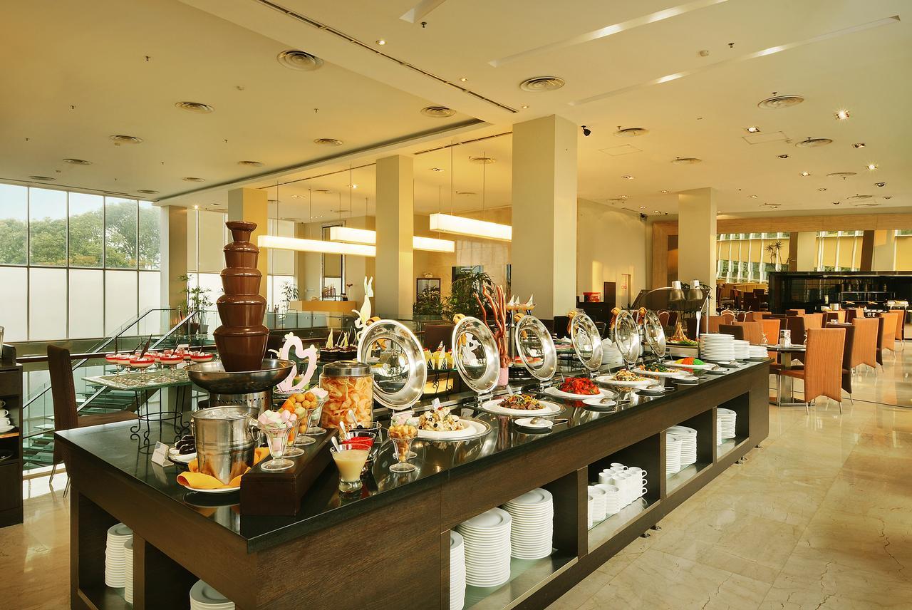 The Luxton Bandung Hotel Exterior photo