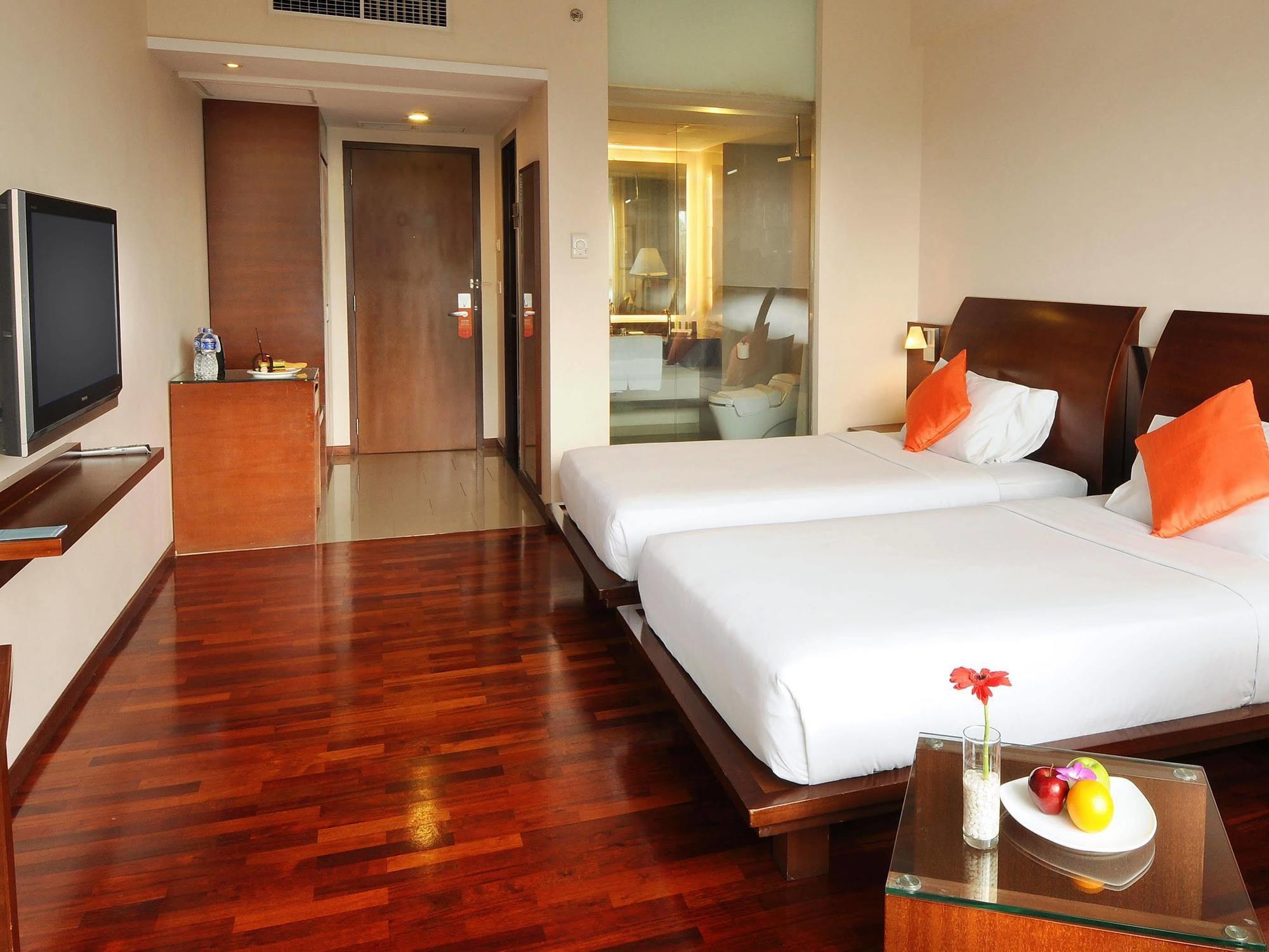 The Luxton Bandung Hotel Exterior photo