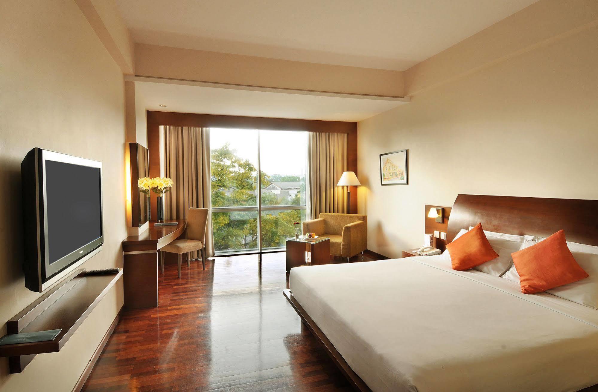 The Luxton Bandung Hotel Exterior photo