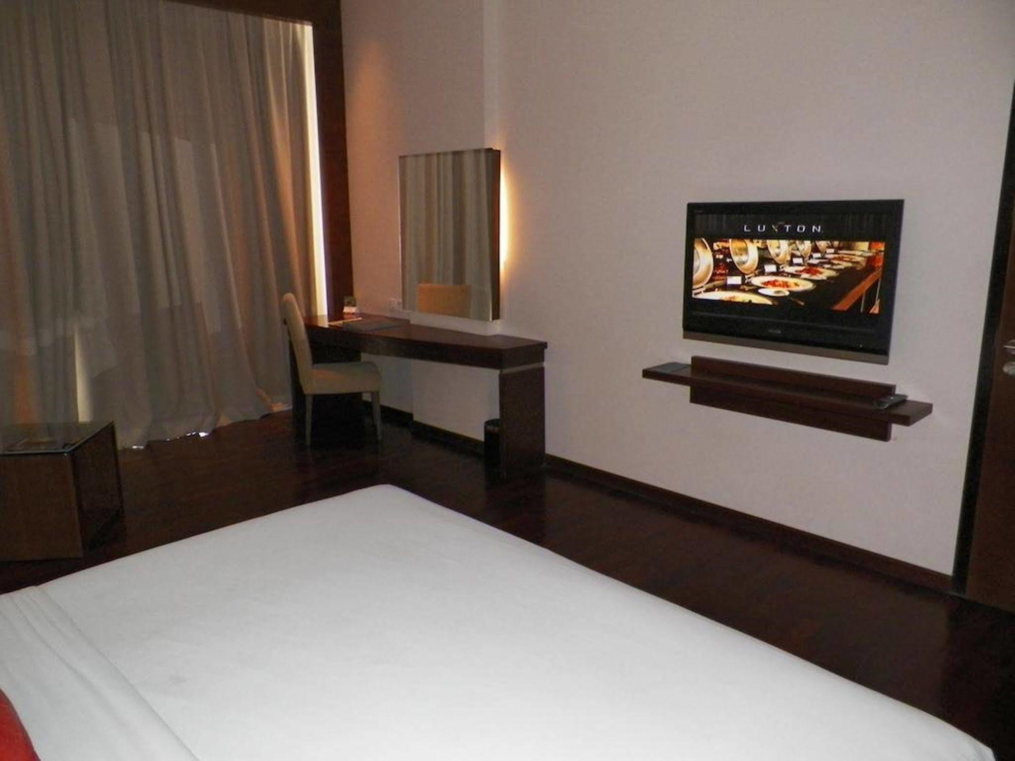 The Luxton Bandung Hotel Exterior photo